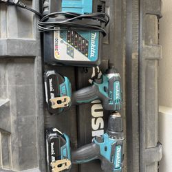 Makita drill and  Set With 2 Batteries And Charger 