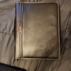 Wenger (Swiss Army) Faux Leather Portfolio Including Teo Extra Pens And High Quality Resume Paper