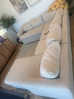 Large L-Shaped Sectional Sofa with Chaise – Excellent Condition