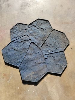 Concrete floor mold