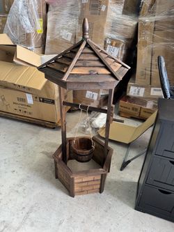 Decorative Wooden Wishing Well Planter