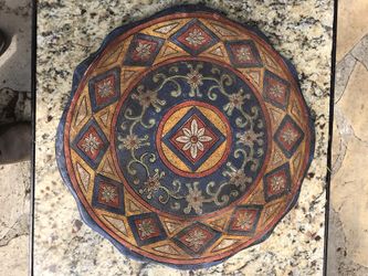 Decretive plater with stand. $10