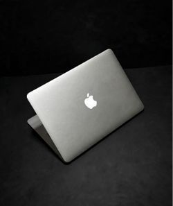 Apple MacBook Air 13” i5/8GB/256GB SSD $180