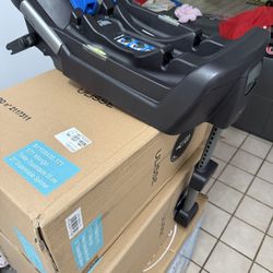 Nuna Pipa With True Lock Base