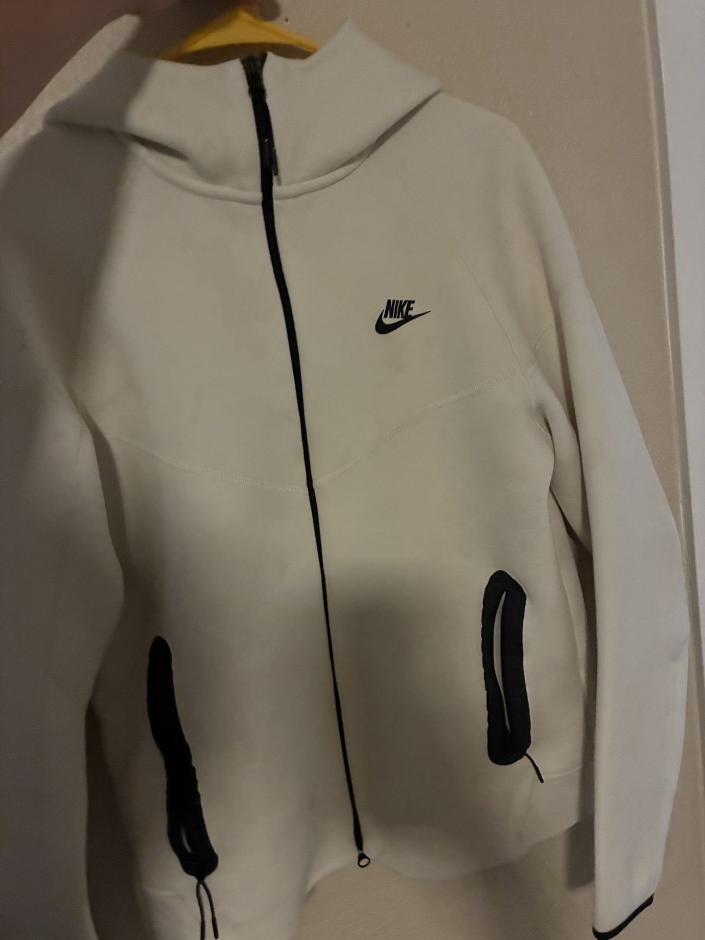 white nike tech jacket