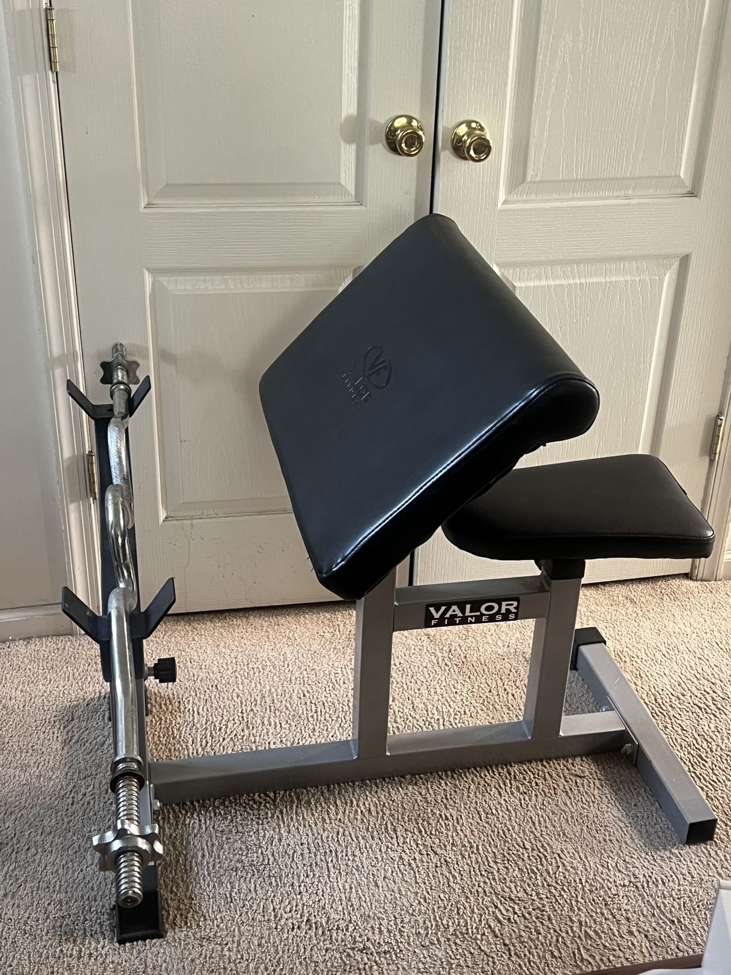 VALOR PREACHER CURL BENCH WITH BAR