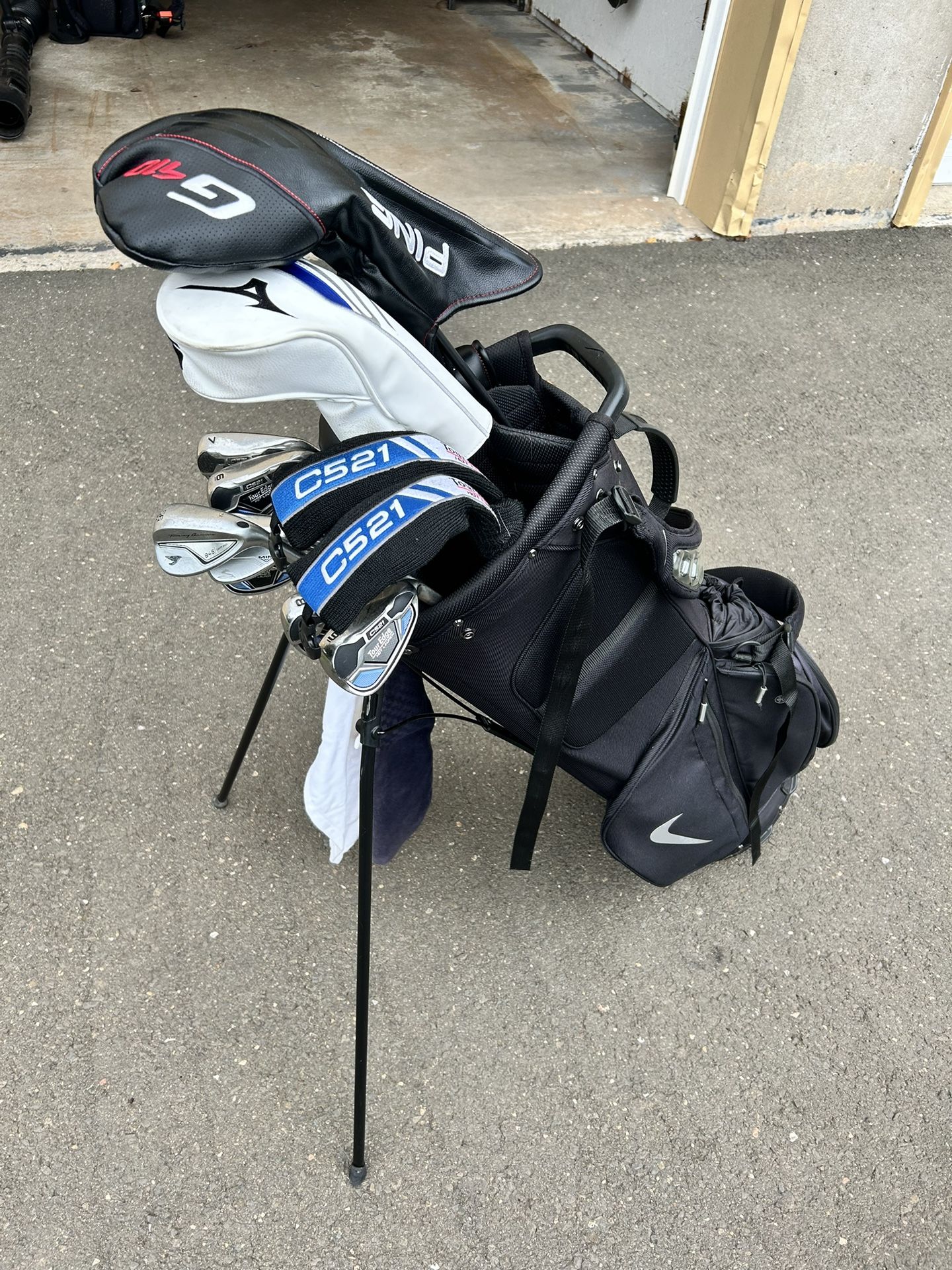 Tour Edge Hot Launch C521 Series golf set with Nike bag