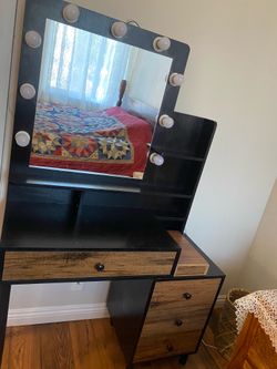 Makeup vanity desk