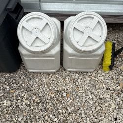 Feed Container 
