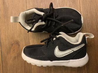 Black Nike Roshe