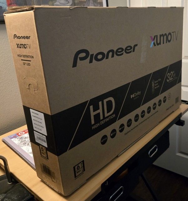 32" Pioneer Xumo Smart TV