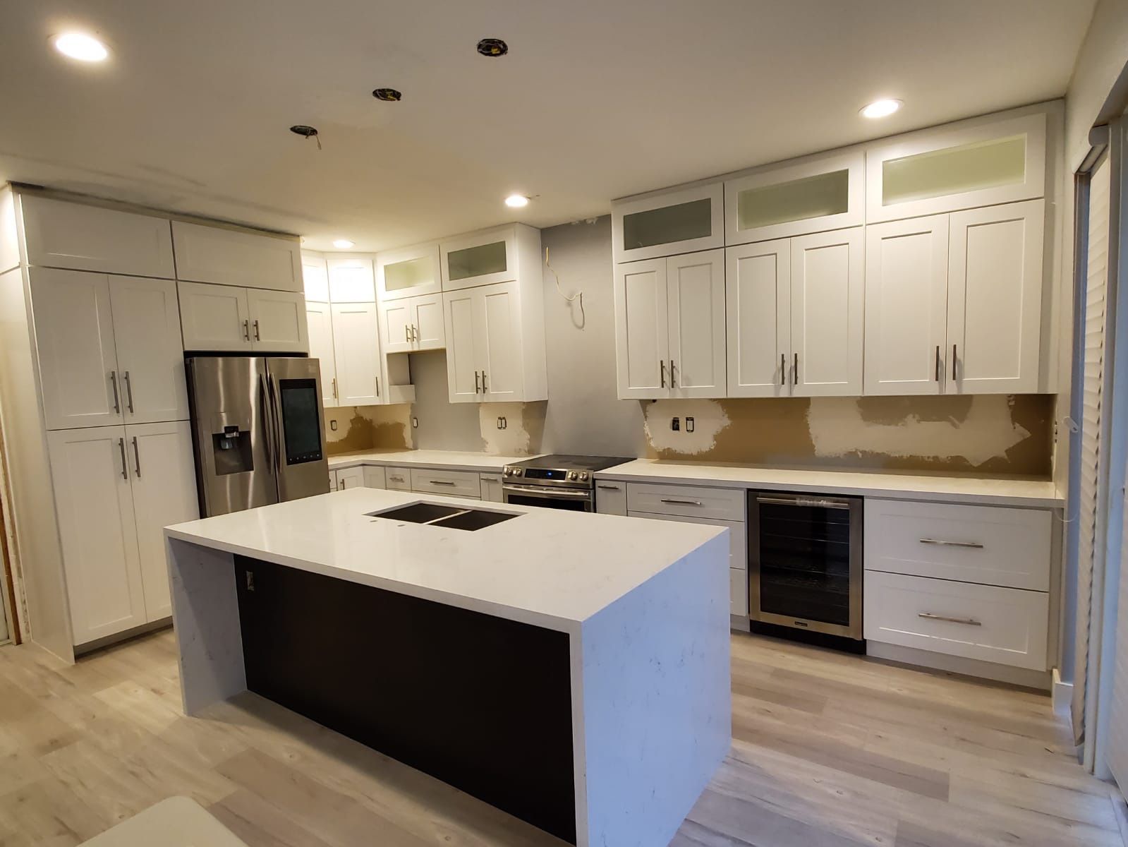 Kitchen countertops quartz granite. Not charge for estimates