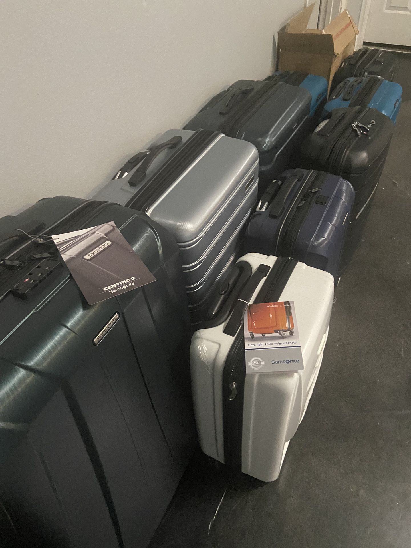 Samsonite Hard Case Luggage for Sale in Las Vegas, NV - OfferUp