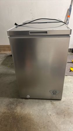 Chest freezer  3.5 cu ft