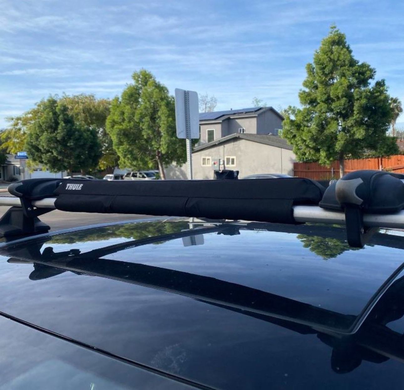 Thule Roof Rack With 2 Bike Racks And Surf Pads