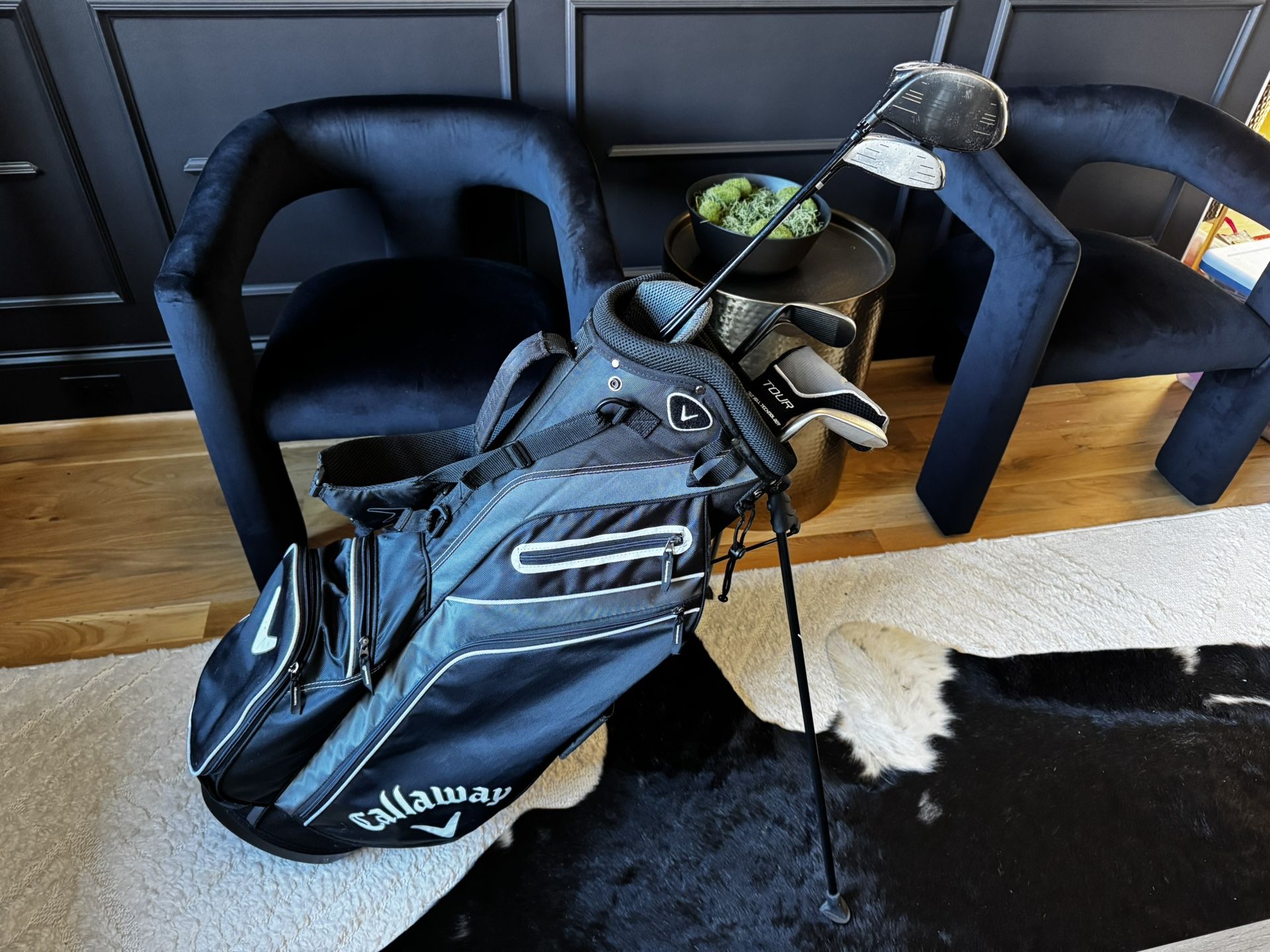 Golf Clubs & Callaway Bag (3 wedges, driver, fairway, & putter)