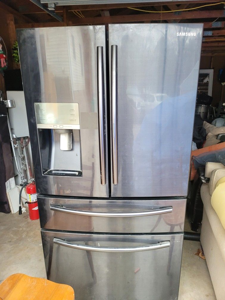 Sansumg Refrigerator 