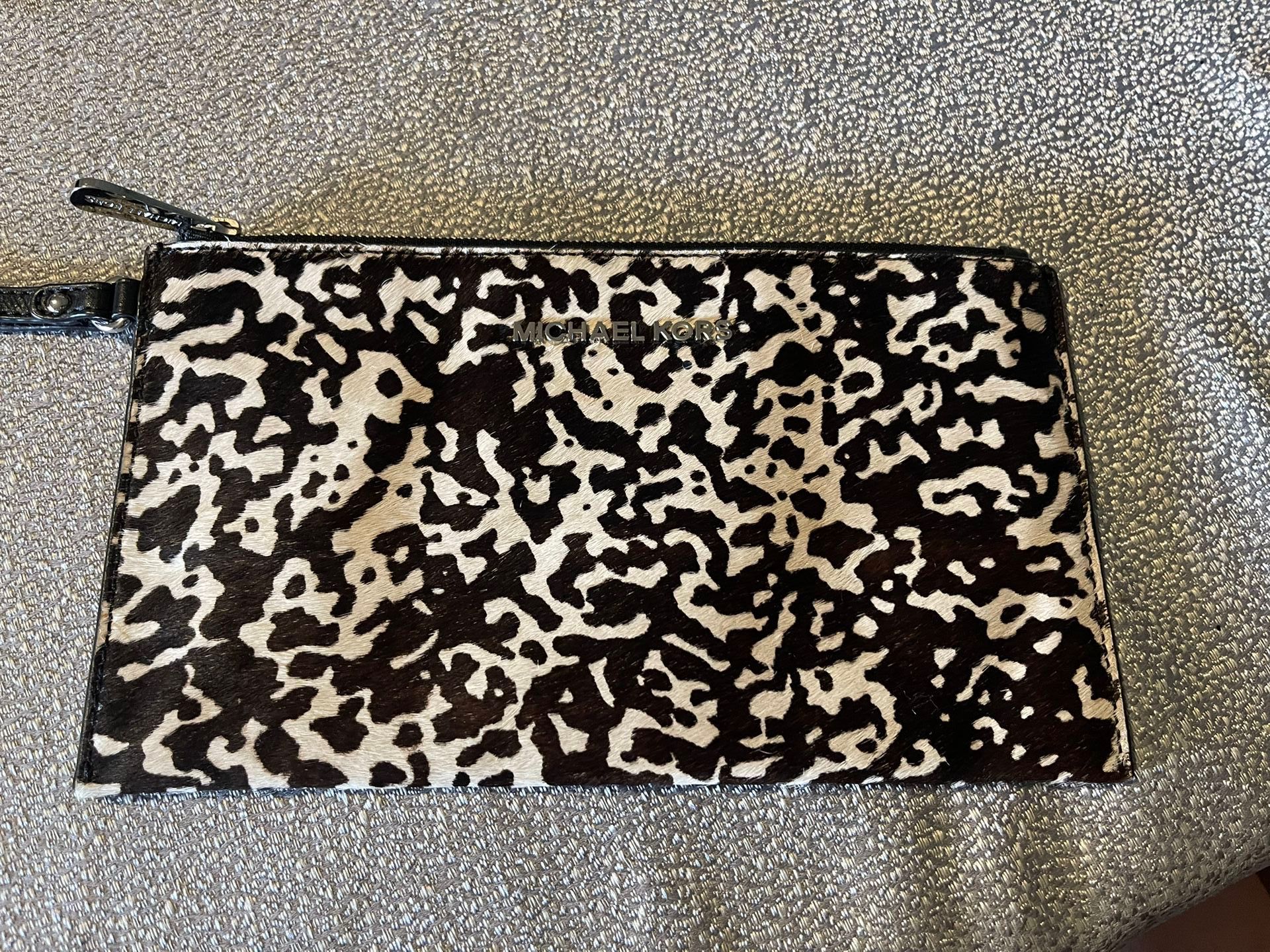 Louis Vuitton and Michael Kors Wallet for Sale in Miami, FL - OfferUp