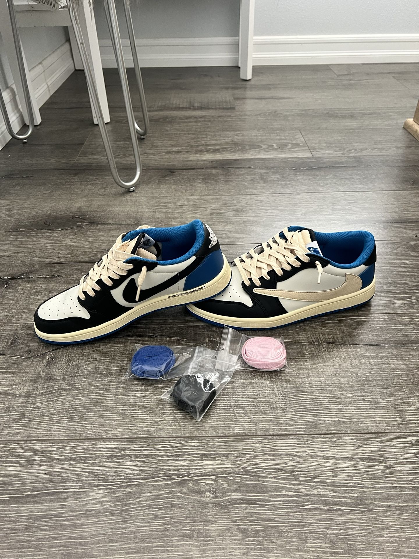 Jordan 1 Retro Low OG SP (Fragment x Travis Scott)