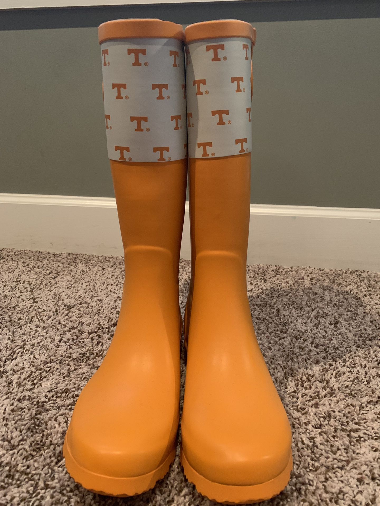 PRICE REDUCTION Brand New UT TENNESSEE rain boots Size 9