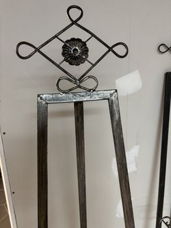 Brushed Gold Accent easel.