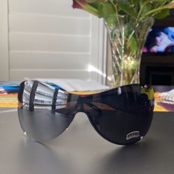 Sun Glasses, Flordelis