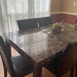 Kitchen Table With 6 Chairs. 