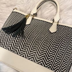 Black And White Handbag (BRAND NEW!)