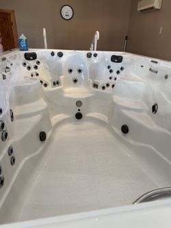 2017 Lightly Used Master Spas 8300 Swim Spa 100-500 Hours - Beaumont, TX