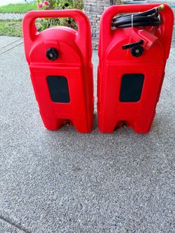 Gas Cans w/pump