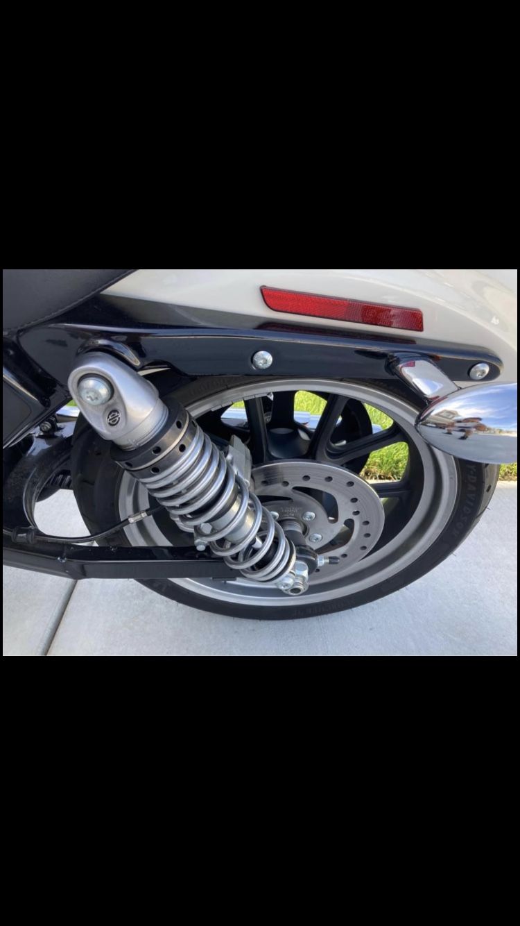 2018 spotrster 883 superlow