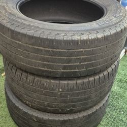 Llanta  275/60/R20.       Gratis 