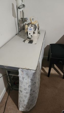 Juki DDL-5550N-7 Industrial Sewing Machine w/ Table, CP-130 Panel, Lamp