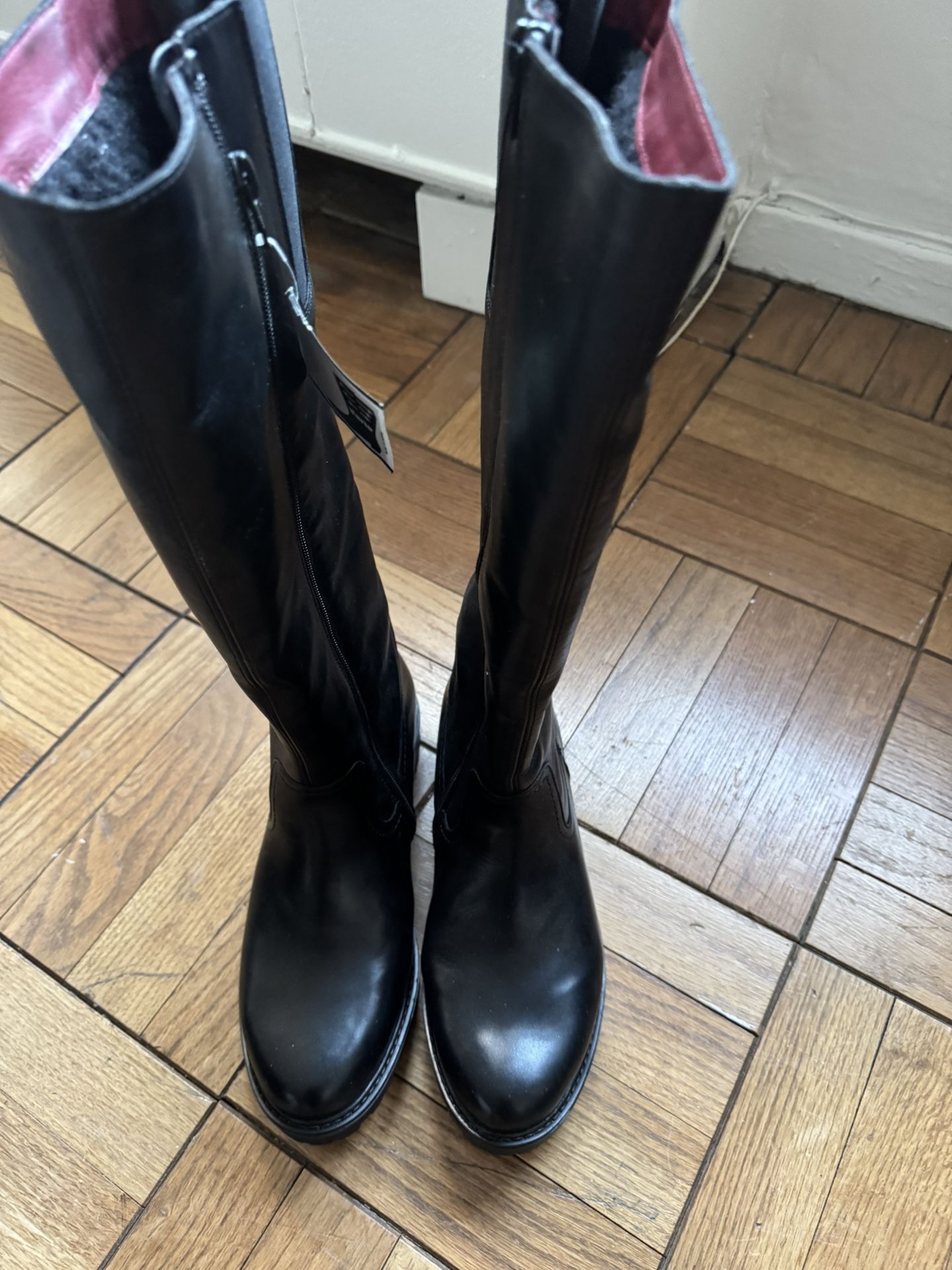 Brand New Leather Ladies High Boots Fur Lined
