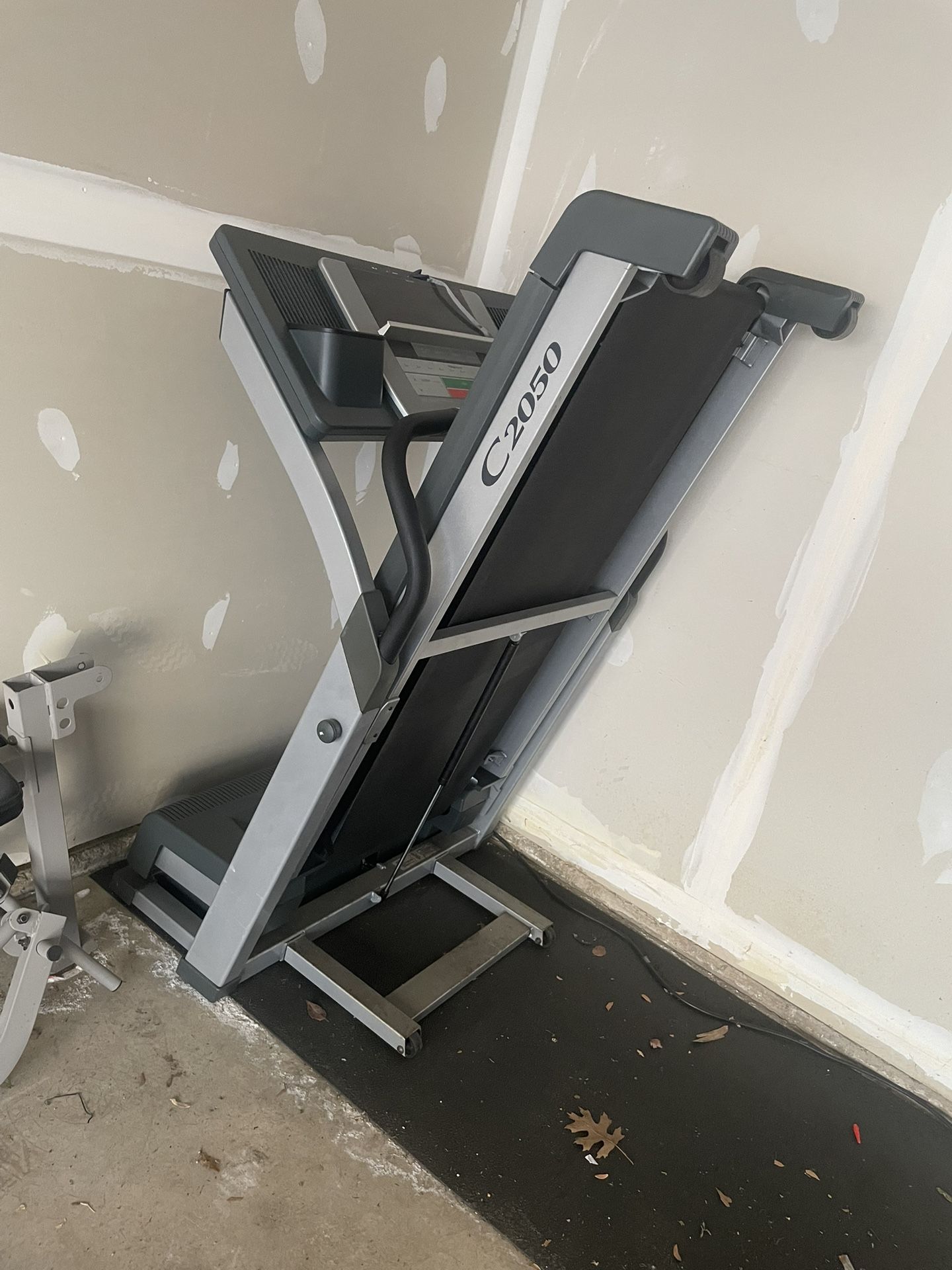 NordicTrack C2050 - Foldable Incline Treadmill (Nordic Track)