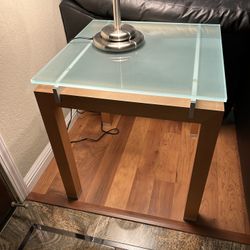 Side/Lamp Table