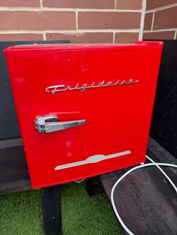 Frigidaire Retro Mini Fridge Red