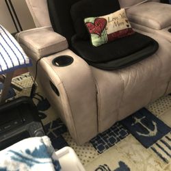 Dual reclining Loveseat with 3 Storage Compartments