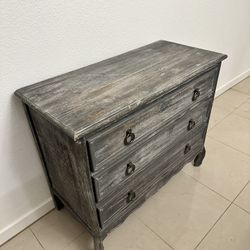 Dresser 