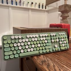 UBOTIE Colorful Retro wireless keyboard, light green