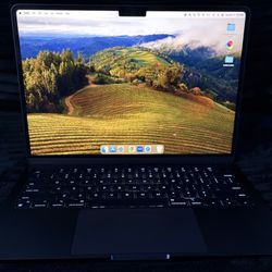 MacBook Air (M2, 2022)