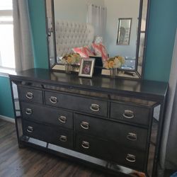 Dresser and night stand set