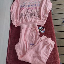 NWT FRIENDS PINK SLEEP JOGGER PAJAMA SET 