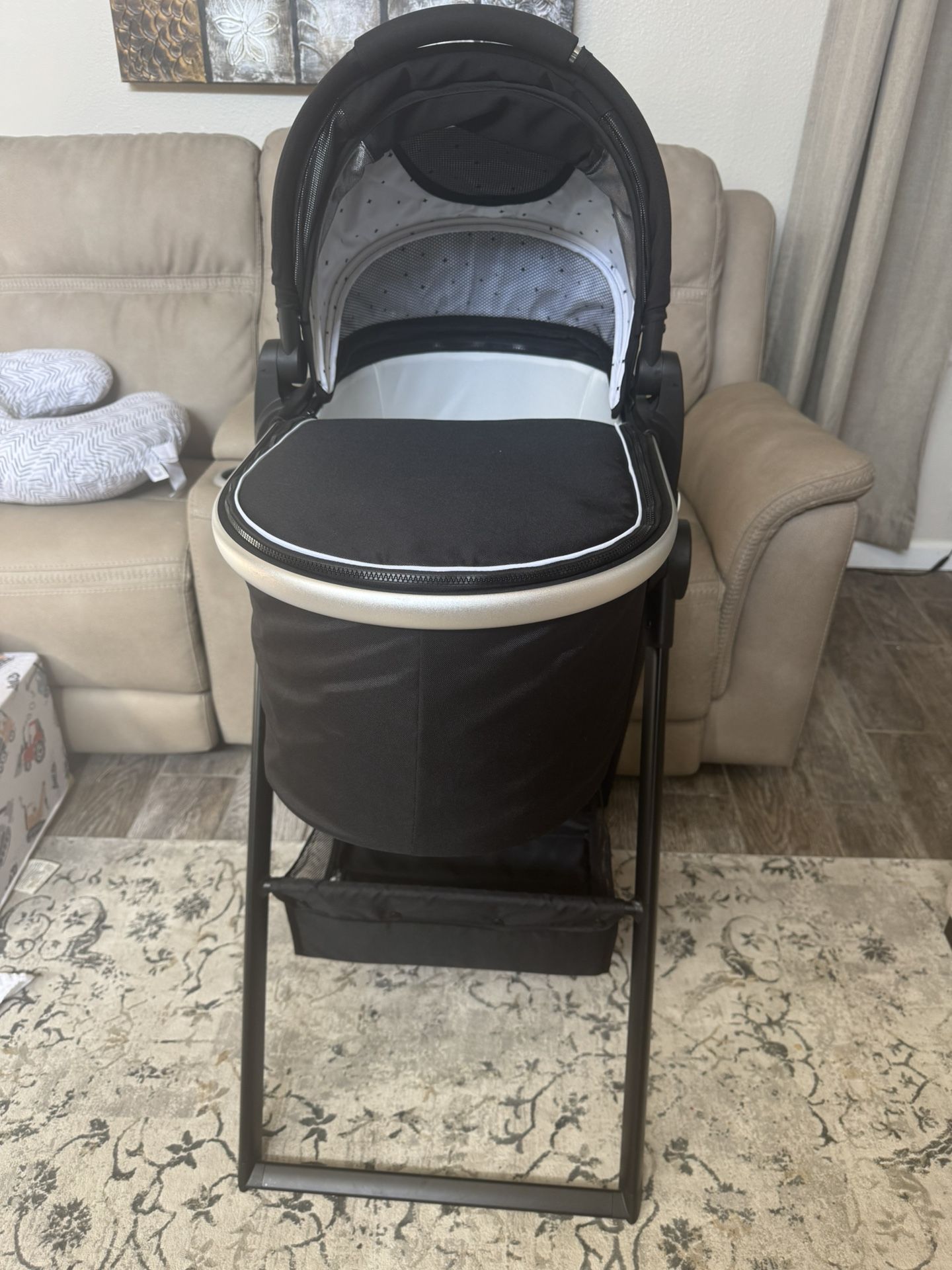 Mocking bird Bassinet And Stand 