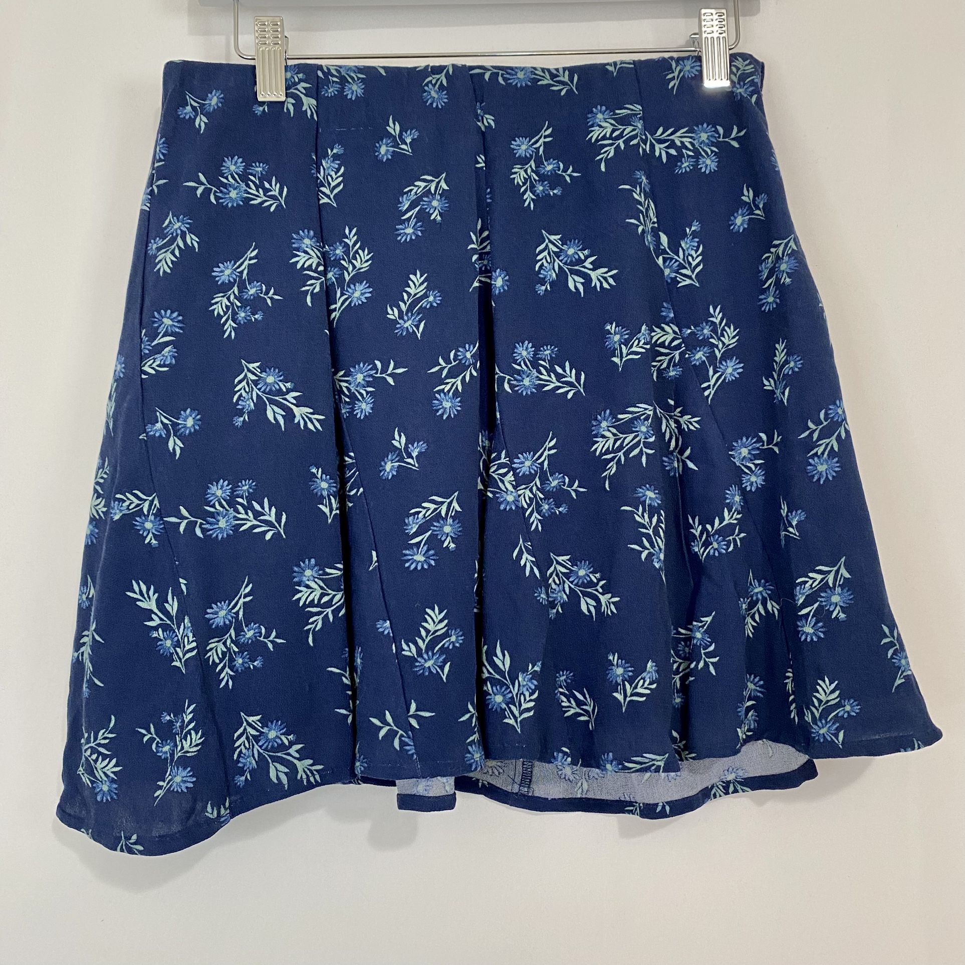American Eagle Women’s Floral Skater Flowy Lined Mini Skirt Blue Size Medium EUC