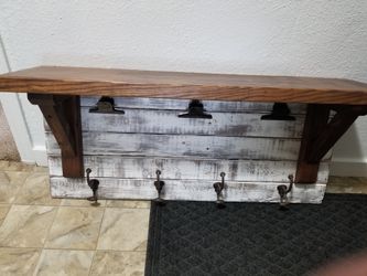 Handmade shelf with hooks with strong clips