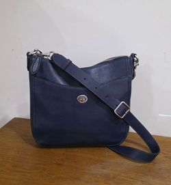 Like New!Coach Blue navy Pebbled Leather Crossbody Bag