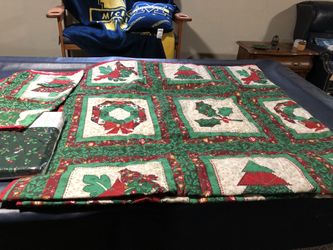 Complete Christmas Quilt Ensemble