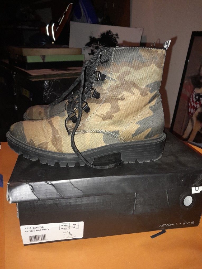 Ladies Stylish Camo Boot