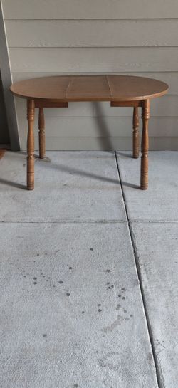 Round to Oval Extendable Table